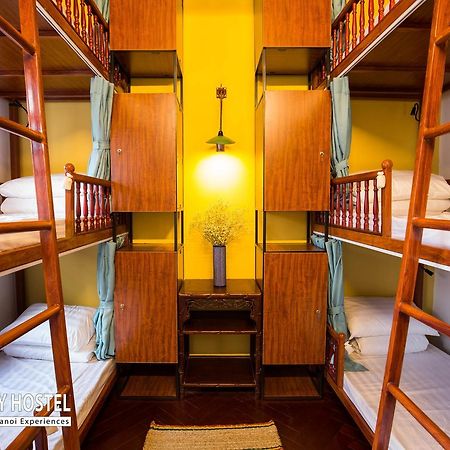 Halley Hostel Hanoi Bagian luar foto