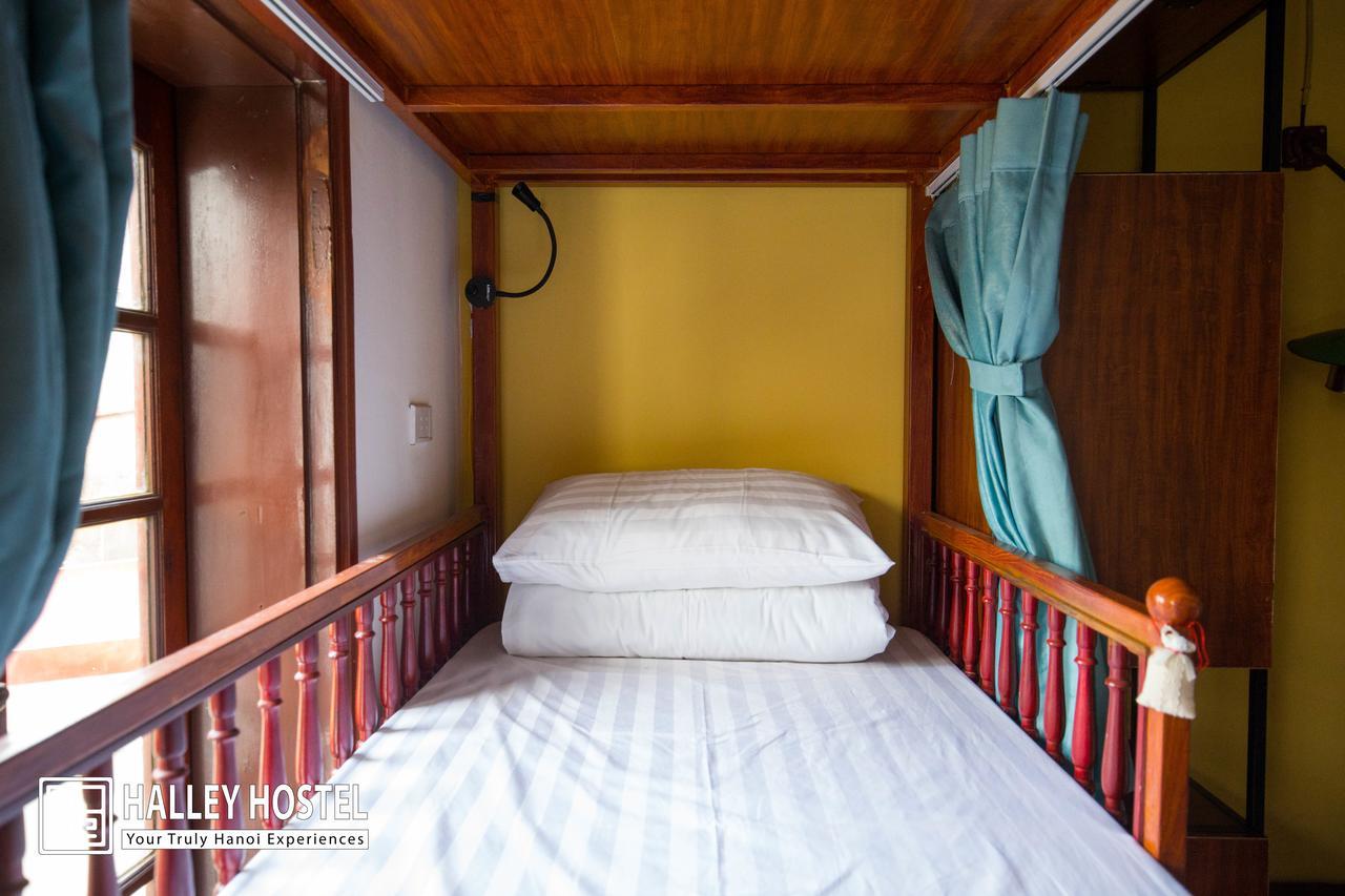 Halley Hostel Hanoi Bagian luar foto