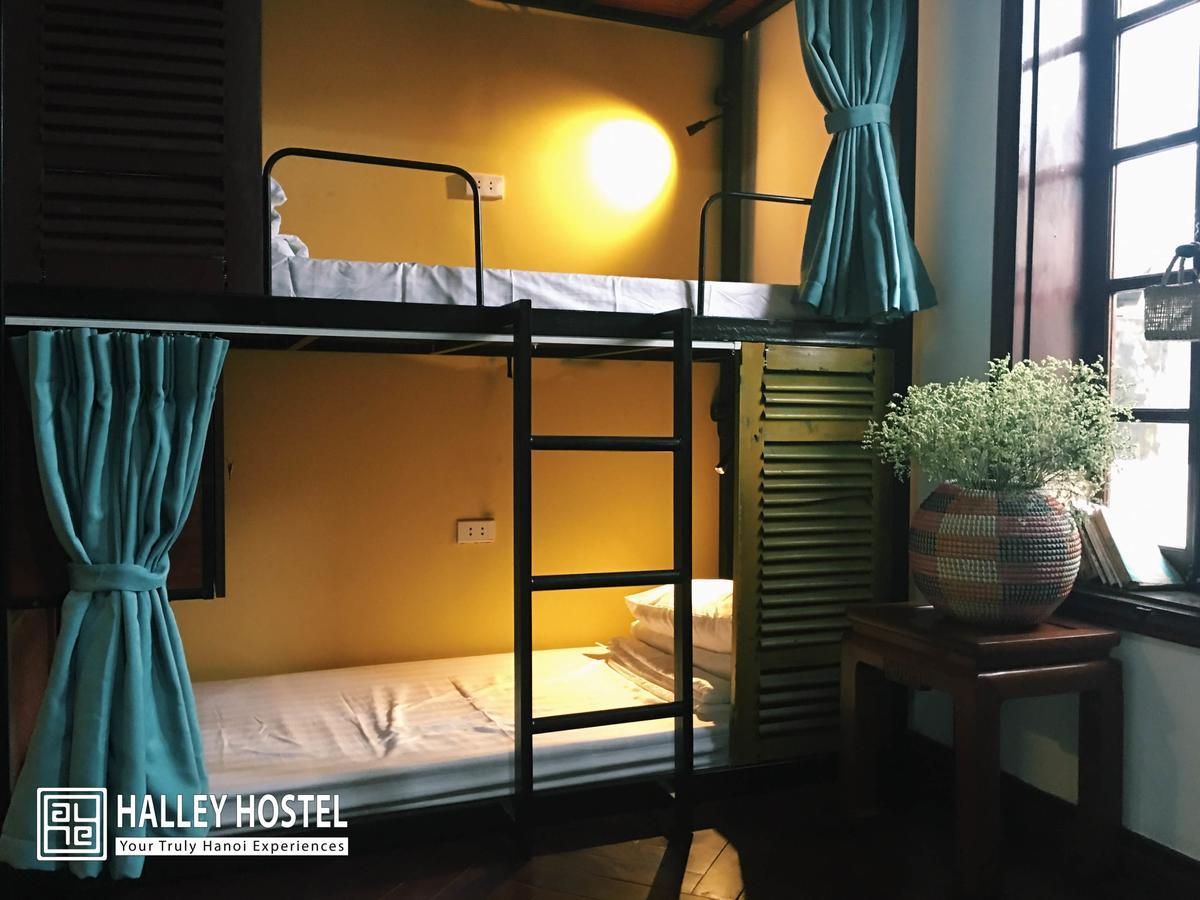 Halley Hostel Hanoi Bagian luar foto