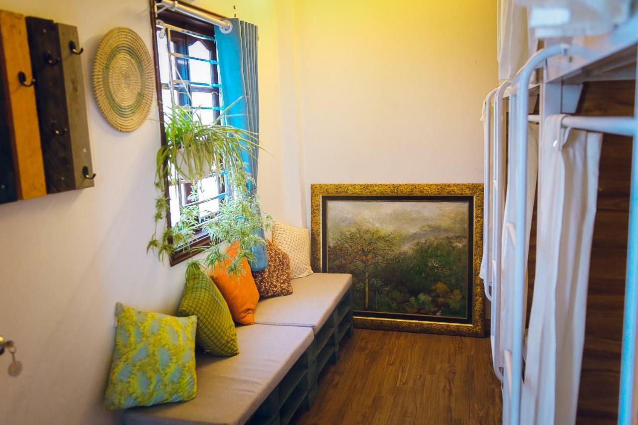 Halley Hostel Hanoi Bagian luar foto